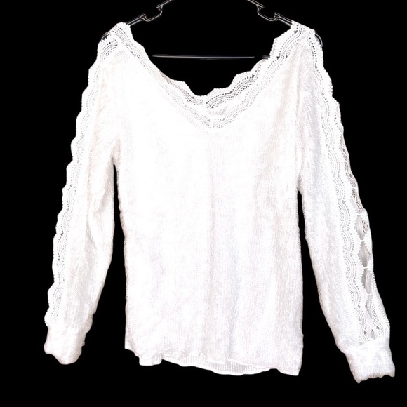 MEDIUM Snow White light sweater lace top - Picture 1 of 6